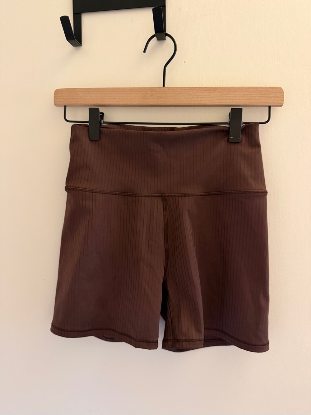 Vuori Inversion Rib Short - Picture 2 of 5